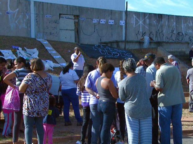 PA Moradores protestam por melhorias na saúde no Jardim São Lourenço (Foto Reprodução EPTV)